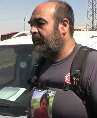 Acılı baba Saray'a yürüyüş başlattı