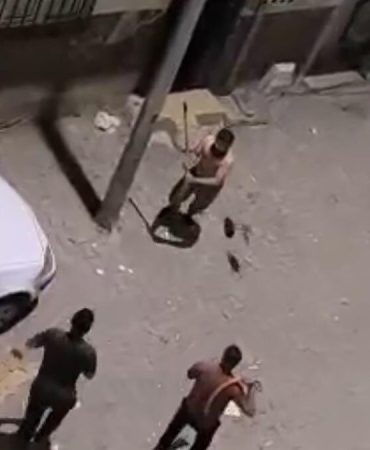 Şanlıurfa’da aynı sokakta oturan iki grup birbirine girdi: Taş, sopa, hortum ve terlikler havada uçuştu