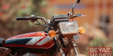 İzmir'de devrilen motosikletin sürücüsü muhtar hayatını kaybetti