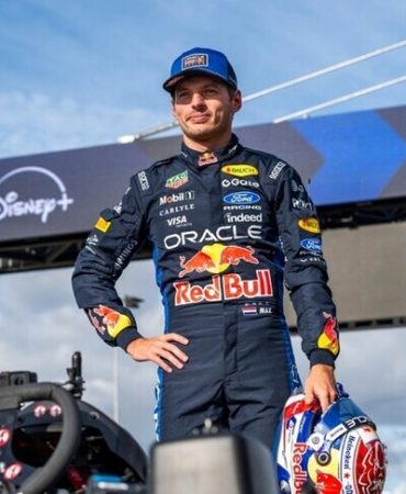 Verstappen, 14 turda 100 amatör karting sürücüsünü geride bıraktı