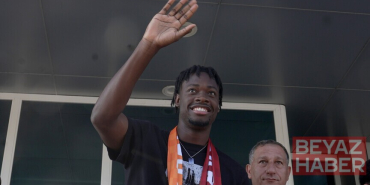 El Chadaille Bitshiabu, Galatasaray'da büyük zaferlere imza atacağına inanıyor