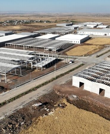 Karacadağ OSB'de fabrikaların çarkları dönmeye başladı