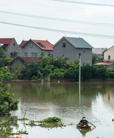 Vietnam'ın kuzeyindeki sel nedeniyle 2 binden fazla ev su altında kaldı