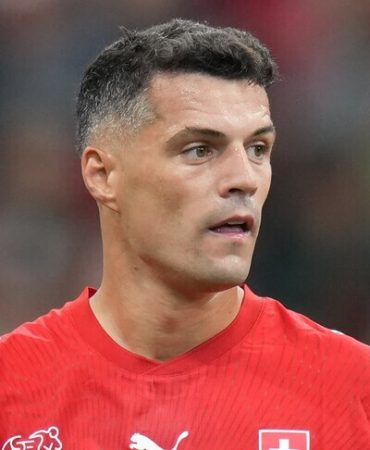 İsviçreli futbolcu Xhaka, sahte koronavirüs sertifikası aldığını itiraf etti