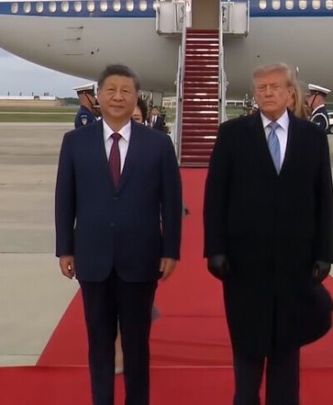 ABD Başkanı Trump, Çin Devlet Başkanı Şi'yi havaalanında karşıladı