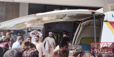 Pakistan'da cami yakınındaki patlamalarda hayatını kaybedenlerin sayısı 23'e yükseldi