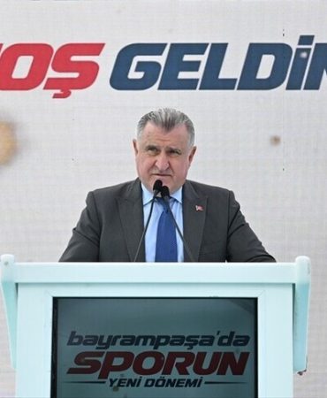 Gençlik ve Spor Bakanı Osman Aşkın Bak, Bayrampaşa'da temel atma törenine katıldı