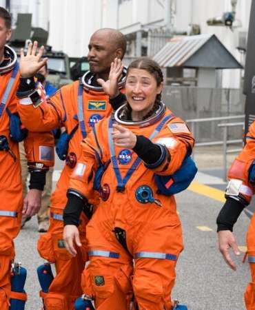 NASA'nın Artemis II misyonundaki iki astronot aktif görevlerinden ayrılıyor