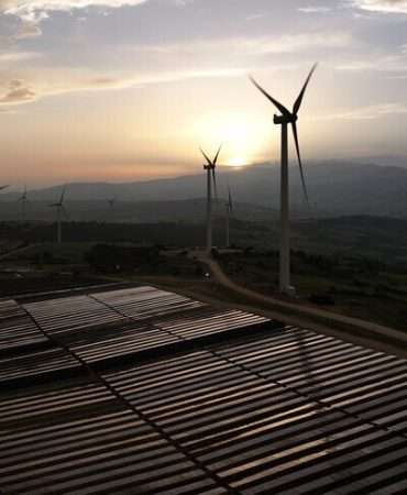 Elektrik kurulu gücünde rüzgar ve güneşin payı 10 yılda katlanarak arttı