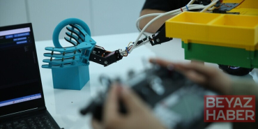 Hatay'da lise öğrencileri tasarladıkları robotla TEKNOFEST'te birincilik hedefliyor