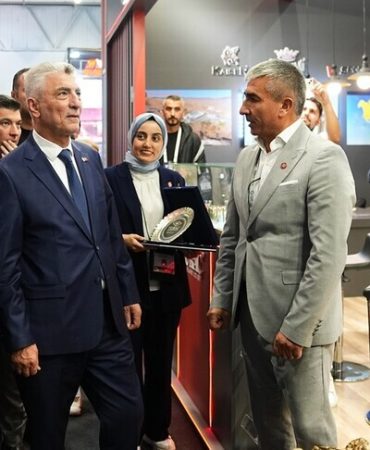 Ticaret Bakanı Bolat, MÜSİAD EXPO 2026'yı ziyaret etti