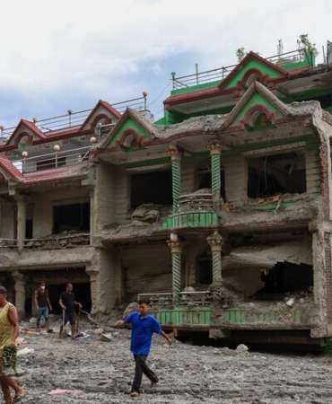 Nepal'deki sel felaketinde hayatını kaybedenlerin sayısı 1385'e yükseldi