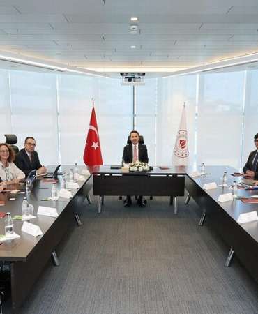 Bakan Bayraktar, Uluslararası Finans Kurumu temsilcileriyle işbirliği olanaklarını değerlendirdi