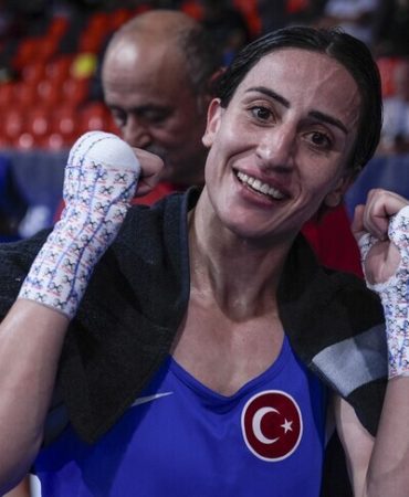 Milli boksör Gizem Özer, Avrupa Şampiyonası'nda madalyayı garantiledi
