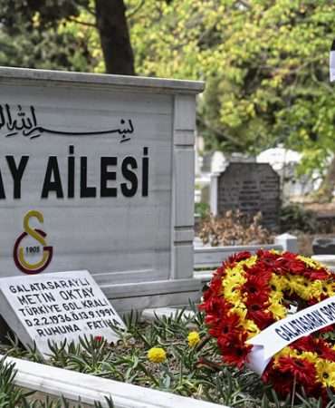 Türk futbolunun ve Galatasaray'ın unutulmaz efsanesi Metin Oktay, kabri başında anıldı