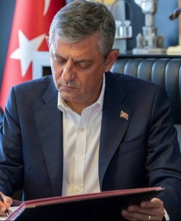 Onlar soydu, siz bostan korkuluğu musunuz?