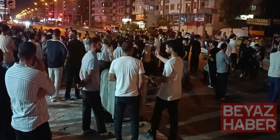 Batman’da otomobilin çarptığı 2 kişi yaralandı; mahalleli yolu trafiğe kapattı