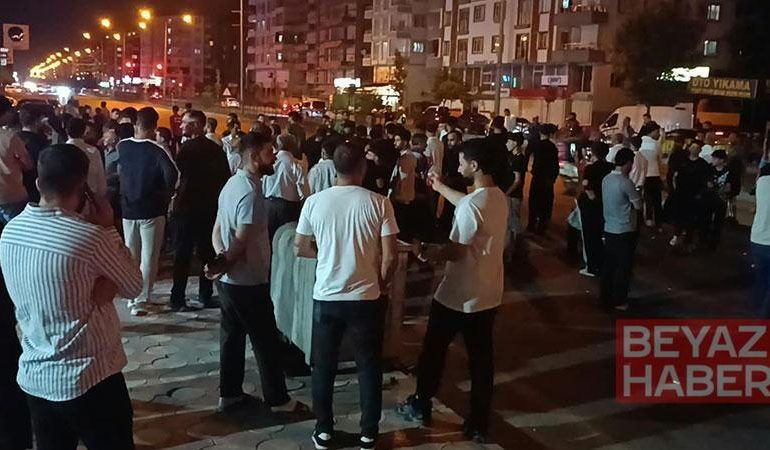 Batman’da otomobilin çarptığı 2 kişi yaralandı; mahalleli yolu trafiğe kapattı