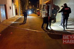 Husumetlisini evinin önünde pusu kurup silahla yaraladı