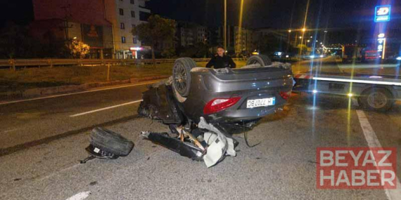 Kamyonetle çarpışan otomobil takla attı: 1