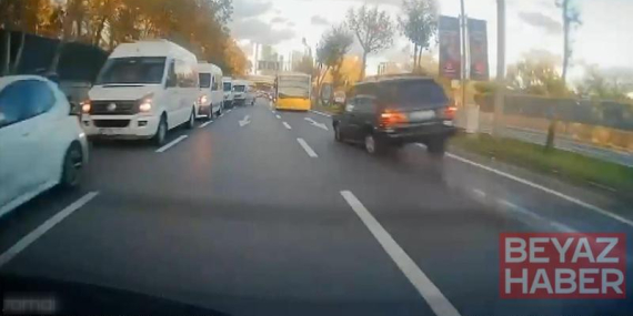 Sarıyer’de yolun karşısına geçen cipin, İETT otobüsüne çarptığı kazanın görüntüleri ortaya çıktı