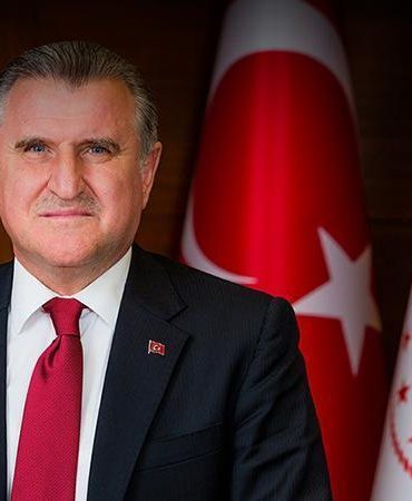 Bakan Bak: Gençlerimizin hayal gücüne güveniyoruz