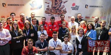Selçuk Bayraktar, Demirören Medya standını ziyaret etti
