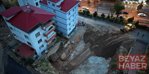 Kahramanmaraş’ta temel kazısında toprak kaydı, 2 bina boşaltıldı