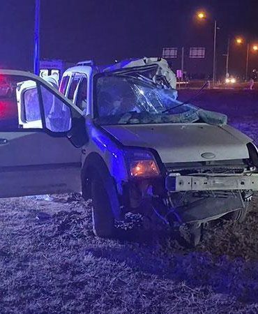 Otobüs ile çarpışan hafif ticari araçtaki karı-koca öldü; 3 yaralı