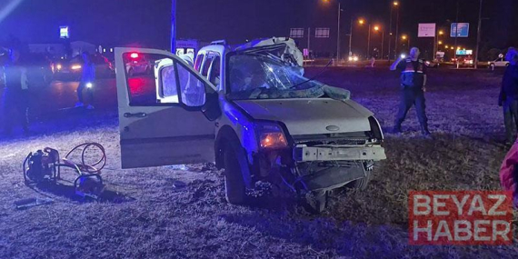Otobüs ile çarpışan hafif ticari araçtaki karı-koca öldü; 3 yaralı