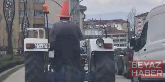 Kafasına taktığı dubayla traktörle trafikte ilerledi