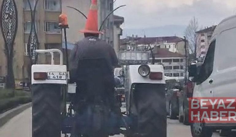 Kafasına taktığı dubayla traktörle trafikte ilerledi