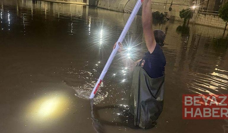 Suriye’de etkisini gösteren sağanak, Cilvegözü Gümrük Kapısı’nda taşkına neden oldu