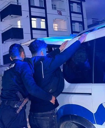 Ehliyet sınavında kopya düzeneğiyle yakalandı, 2 yıl sınavlardan men edildi