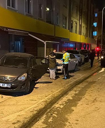 Eskişehir’de iki otomobilin çarpıştığı kaza kamerada: 7 yaralı