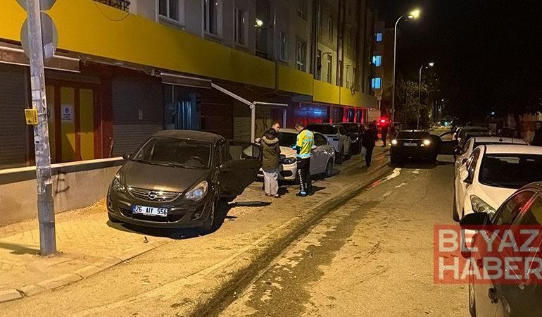 Eskişehir’de iki otomobilin çarpıştığı kaza kamerada: 7 yaralı