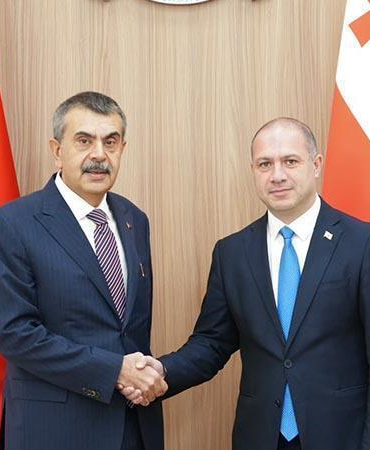 Bakan Tekin, Gürcistan Eğitim, Bilim ve Gençlik Bakanı Mikanadze ile görüştü
