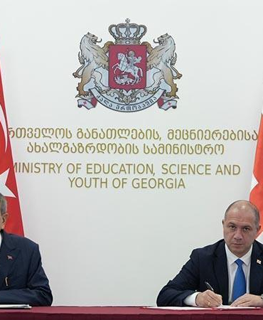 Bakan Tekin, Gürcü mevkidaşı ile bir araya geldi