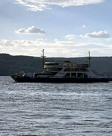 Gökçeada ve Bozcaada feribot seferlerine fırtına engeli