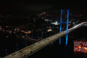 İstanbul Boğazı’ndaki köprüler turkuaz renge büründü