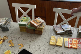 Külçe külçe altın, deste deste para... Mersin'de yolsuzluk soruşturması şüphelisinin evinden servet çıktı