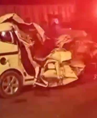Mardin’de hafif ticari araç TIR’a çarptı: 6 yaralı