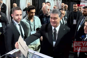 Başkan Serdal Adalı, oyunu kullandı