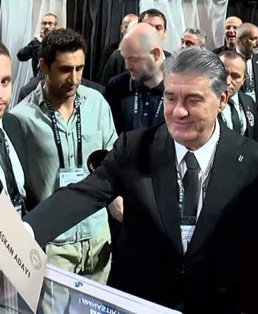 Başkan Serdal Adalı, oyunu kullandı