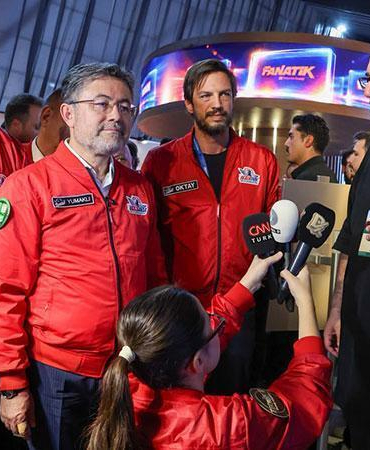 Tarım ve Orman Bakanı İbrahim Yumaklı, Demirören Medya’nın TEKNOFEST standını ziyaret etti