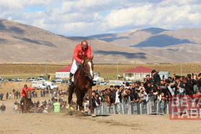 Karlıova’da geleneksel at yarışları; 620 bin TL ödül dağıtıldı
