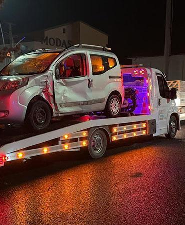Niğde’de hafif ticari araç ile motosiklet çarpıştı: 2 ölü, 1 yaralı