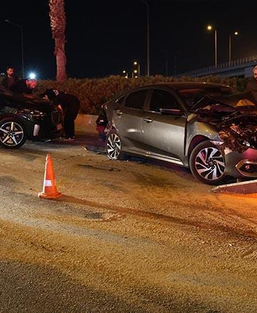 İzmir’de 7 otomobil, 1 motosikletin karıştığı zincirleme kaza: 4 yaralı