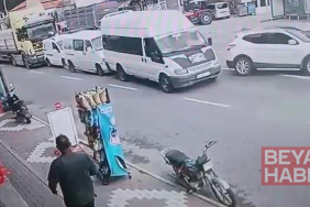4 aracın karıştığı zincirleme kaza kamerada