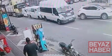4 aracın karıştığı zincirleme kaza kamerada